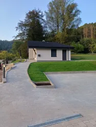 Haus & Parkplatz