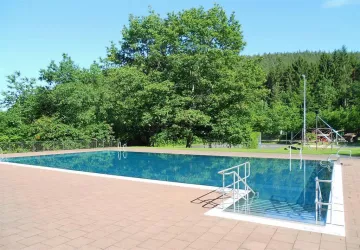 Heilsbach Schönau Schwimmbad (© Archiv Heilsbach)