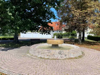 Brunnen am Park (1)