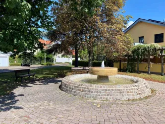 Brunnen am Park (2)