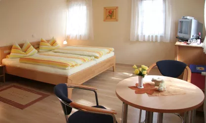 Gästezimmer 1 (© Weingut Hans-Jürgen Becker & Sohn GbR)