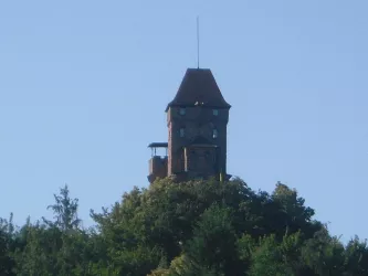 Blick zur Burg Berwartstein (© Archiv Haus Doris)