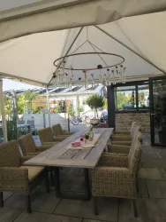 Terrassenbereich des Cafés
