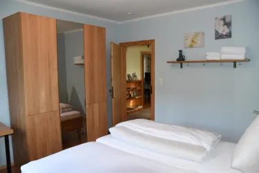 Schlafzimmer EG (© Archiv: Ferienhaus Brug)