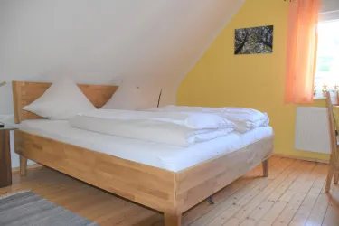 Schlafzimmer links OG (© Archiv: Ferienhaus Brug)
