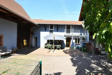 Innenhof mit Scheune