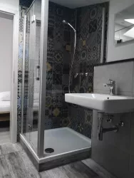 Lodge 3_Dusche (© Archiv: FBA-Village)