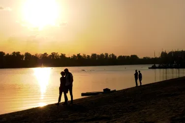 Strand bei Sonnenuntergang (© Camping Kollersee GmbH)