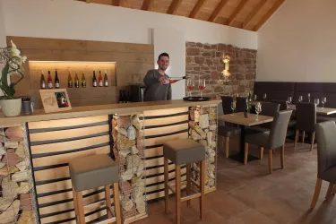 Vinothek mit Weinprobe