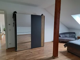 Schlafzimmer 2 mit Kleiderschrank (© Diana Ludwig)
