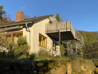 Außenansicht Ferienhaus mit Ferienwohnung