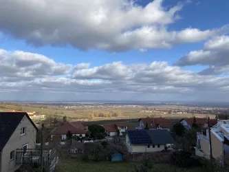 Ausblick vom Balkon auf die südliche Weinstraße