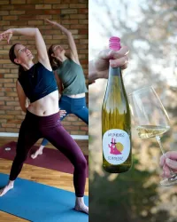Zwei Frauen machen Yoga in einem hellen Raum mit Holzfußboden. Links ist eine Flasche Wein und ein Weinglas zu sehen, die auf eine entspannte Atmosphäre hinweisen.