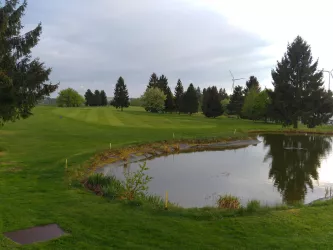 Teich auf der Golfanglage
