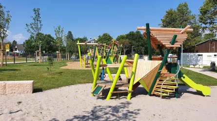 Spielbereich mit Sandkasten