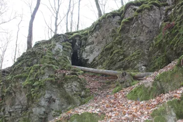 Höhleneingang (© Ines Klinsghirn)