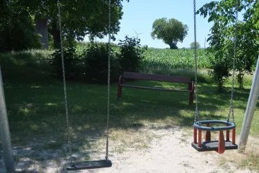 Spielplatz Bahnhof Winden, Schaukeln