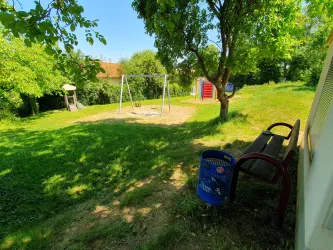 Ruhebank Spielplatz am Bahnhof Winden