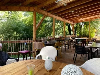 Terrasse Rheinschänke Leimersheim (© Südpfalz Tourismus VG Rülzheim e.V. Benjamin Schar)