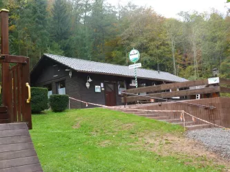 PWV-Hütte vorm Selberg (© FVZV Pfälzer Bergland)
