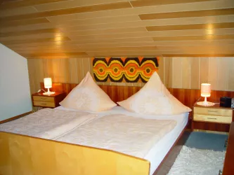 Schlafzimmer 1