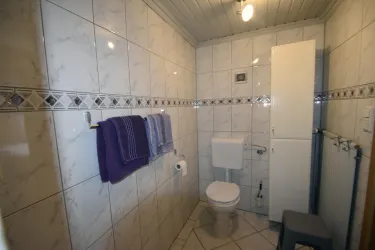 3-Zimmer-FeWo: Bad Wandschrank
