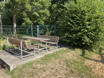 Spielplatz Im Storchennest Erlenbach, Sitzgruppe