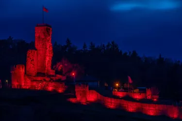 Burg Rosa Leuchten (© TI Wachenheim)