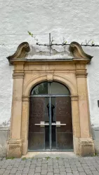 Lutherische Kirche Eingang (© Bernard)