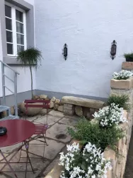 Terasse mit Sitzgelegenheit