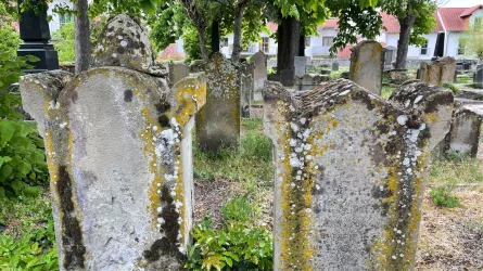 Grabsteine hinten (© Bernard)