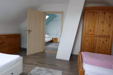 2. Etage Familienzimmer-Durchgangszimmer