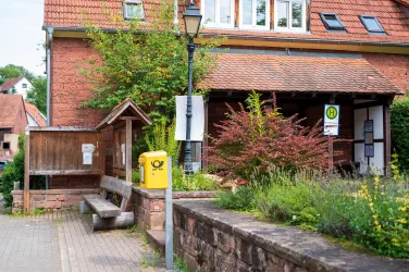 Bushaltestelle Oberschlettenbach (© Tourismusverein SÜW Bad Bergzabern e.V.)
