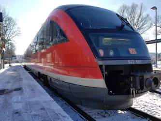 Zug im Bahnhof Münchweiler an der Rodalb