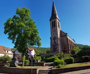 Pfarrkirche St. Georg mit Kirchenpark