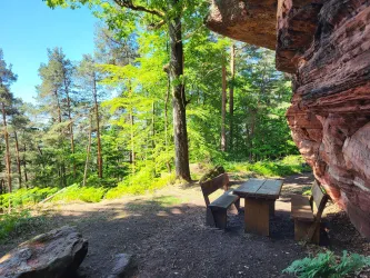 Sitzgruppe unterhalb des Bauwalder Felsen
