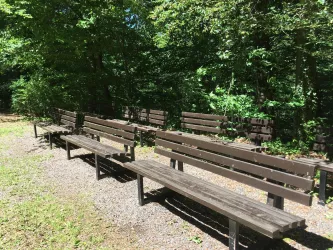 Bänke Mariengrotte (© Verein SÜW Annweiler e.V.)
