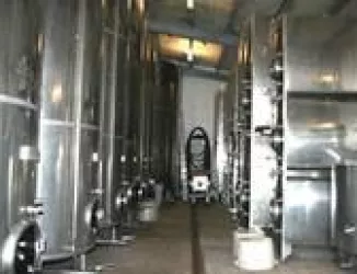 Edelstahltanks im Weingut Schwindt (© Weingut Schwindt)