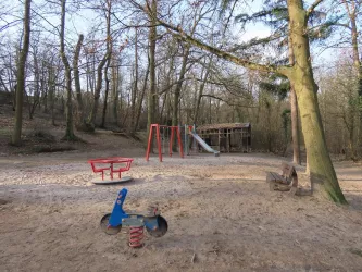 Klettergerüst mit Wippe (© EM/Urlaubsregion Freinsheim)