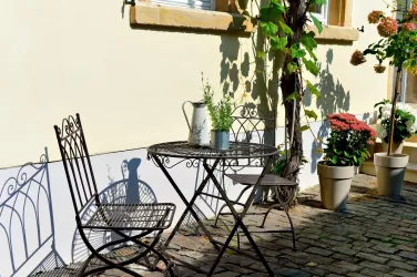 Sitzplatz im Hof (© Weingut Gehrig)
