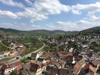 Blick auf Wolfstein von der Burgruine Neuwolfstein