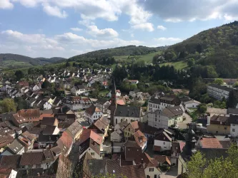 Blick auf Wolfstein von d. Burgruine Neuwolfstein