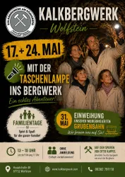 Ein Werbeplakat für das Kalkbergwerk Wolfstein. Es zeigt eine Gruppe von Personen, die mit Taschenlampen in einem Bergwerk stehen und ein Abenteuer erleben.