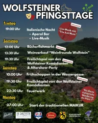 Ein bunter Veranstaltungsflyer für die Wolfsteiner Pfingstage. Es werden verschiedene Aktivitäten und Programmpunkte von Freitag bis Montag aufgeführt, darunter Live-Musik, Flohmarkt und Feuerwerk.