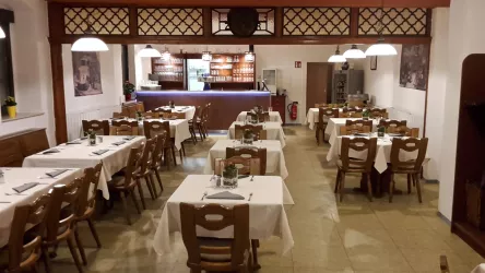 Gastraum mit Theke (© Gasthaus Göllheimer Häuschen)