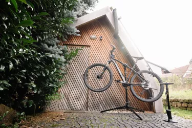 Fahrradschuppen mit Montageständer