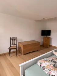 Zimmer Meisenbrunne - Blick auf TV (© Christoph Collet)