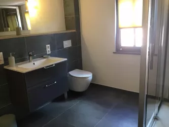 Geräumiges Duschbad 2. OG