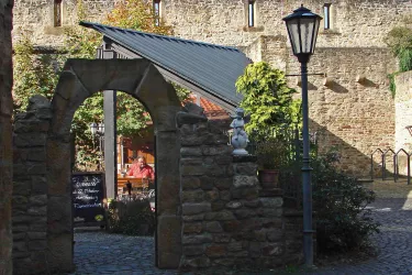 Ebenerdiger Zugang zum Biergarten (© Bierengel Meisnheim)