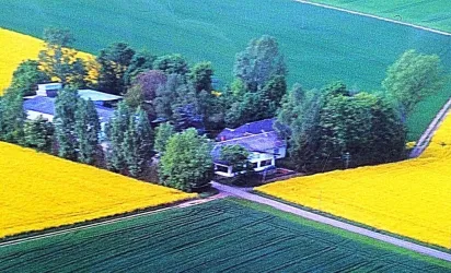 Luftaufnahme (© Speisegaststätte Hof Pfalzblick)